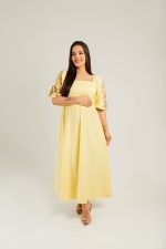 Vestido Gestante em Tricô Midi com Fenda Lateral Conforto e estilo em todas as fases da gestação! Nosso vestido gestante em tricô midi foi desenvolvido com um tecido macio e altamente elástico, que se ajusta perfeitamente às curvas do corpo, acompanhando o crescimento da barriga com elegância. A fenda lateral garante um toque moderno e charmoso, enquanto o caimento leve proporciona liberdade de movimento e bem-estar durante todo o dia. Ideal para compor looks casuais ou sofisticados com o mesmo conforto. Composição, 86% acrílico, 16% poliéster